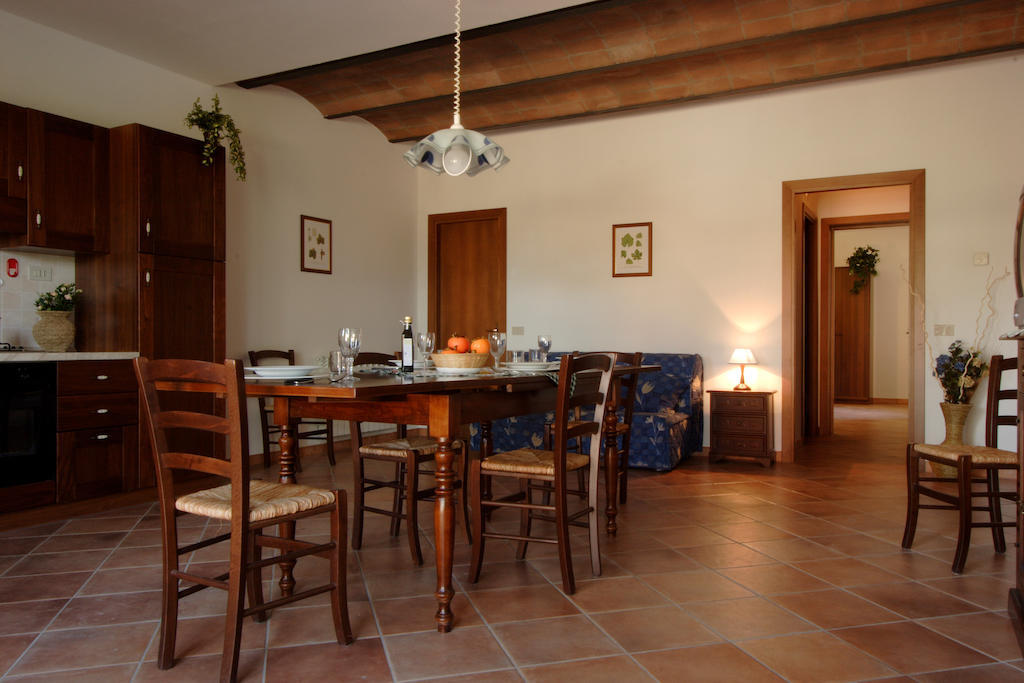 Agriturismo Quattro Pini 카스타니에토카르두치 객실 사진