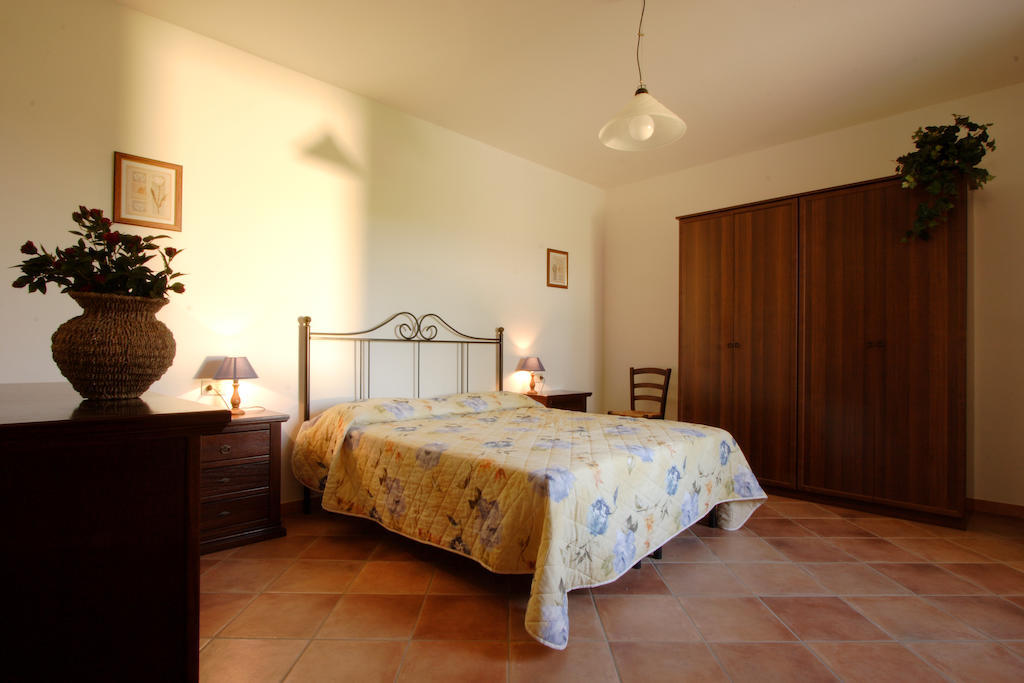 Agriturismo Quattro Pini 카스타니에토카르두치 객실 사진