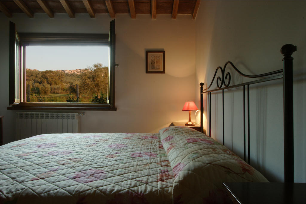 Agriturismo Quattro Pini 카스타니에토카르두치 객실 사진
