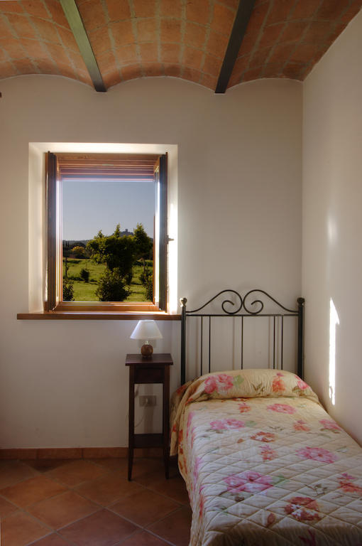 Agriturismo Quattro Pini 카스타니에토카르두치 외부 사진