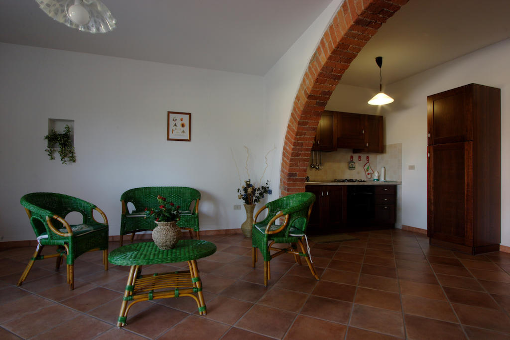 Agriturismo Quattro Pini 카스타니에토카르두치 외부 사진