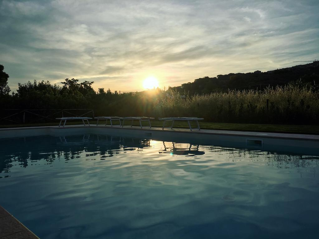 Agriturismo Quattro Pini 카스타니에토카르두치 외부 사진
